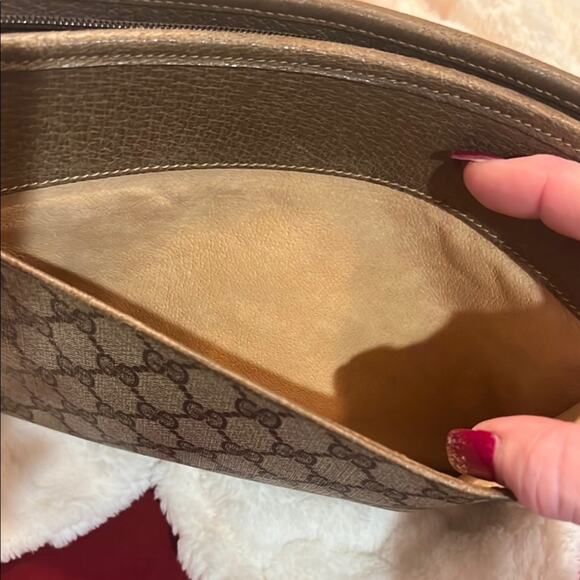 Gucci Beige Monogram Clutch Bag - Picture 3 of 5